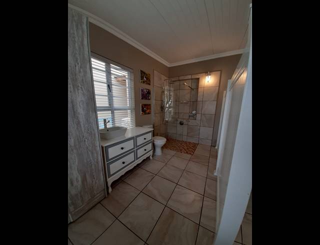9 BEDROOM HOUSE FOR SALE IN COUNTRY CLUB